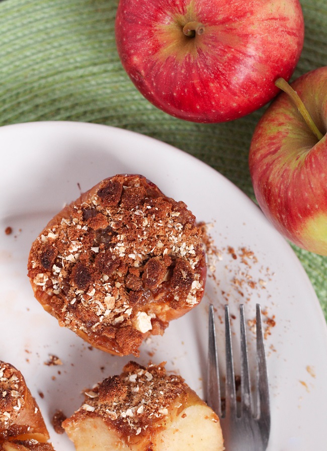 Baked Apples with Crumble Top