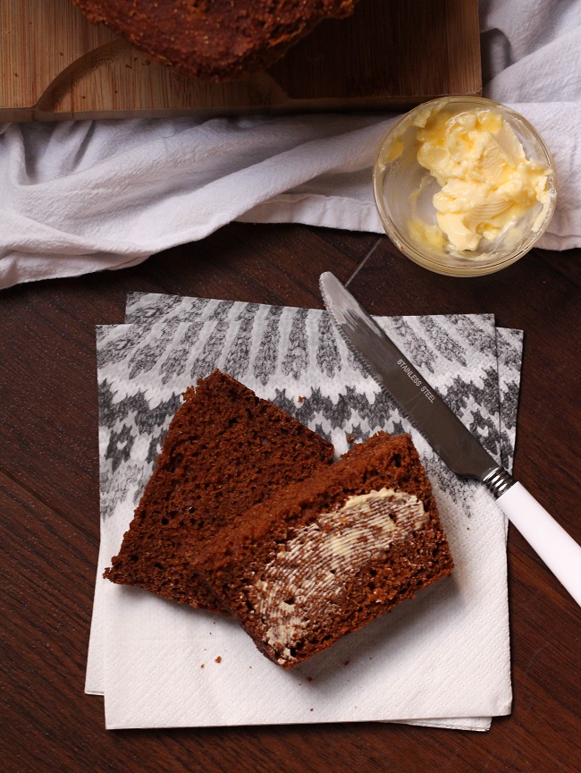 Icelandic rye bread with butter